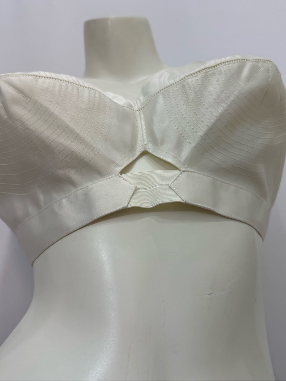 Secrets In Lace Fine Lingerie Since 1984 36DD Ivory - Picture 5 of 16